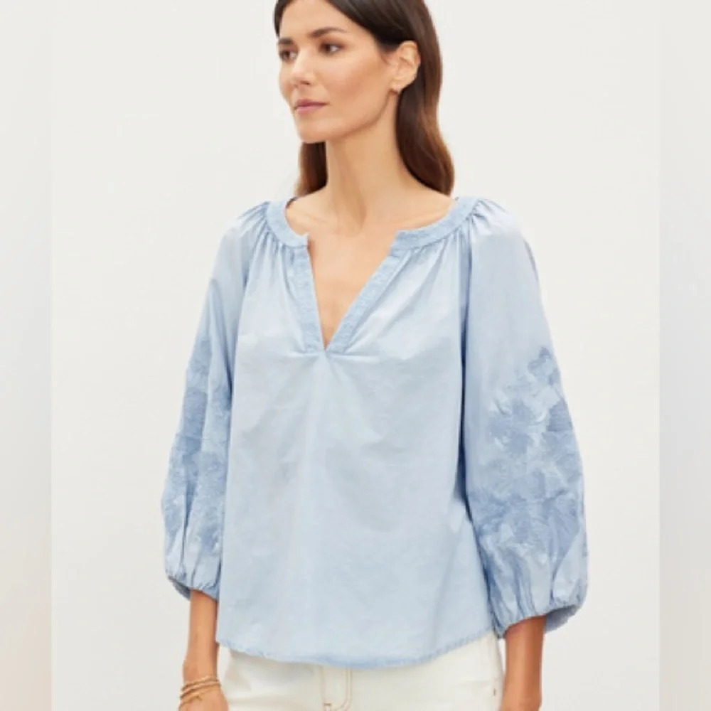 Velvet by Graham & Spencer Trina Boho Embroidered Chambray Top (Small)